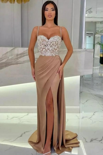 Robe de bal élégante longue sirène à fines bretelles en forme de cœur avec paillettes et fente