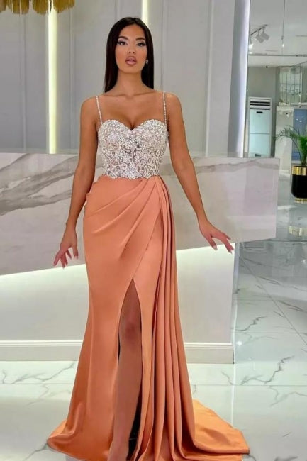 Robe de bal élégante longue sirène à fines bretelles en forme de cœur avec paillettes et fente