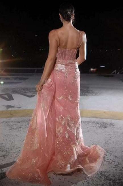 Elegante abito lungo rosa con spalline sottili, pizzo seducente e spacco