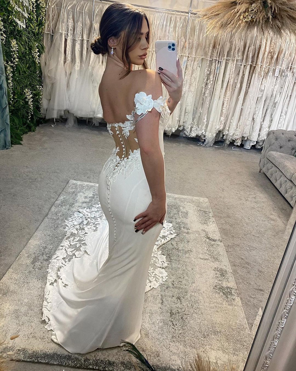 Robe de mariée longue blanche élégante sirène à épaules dénudées avec appliques et traîne