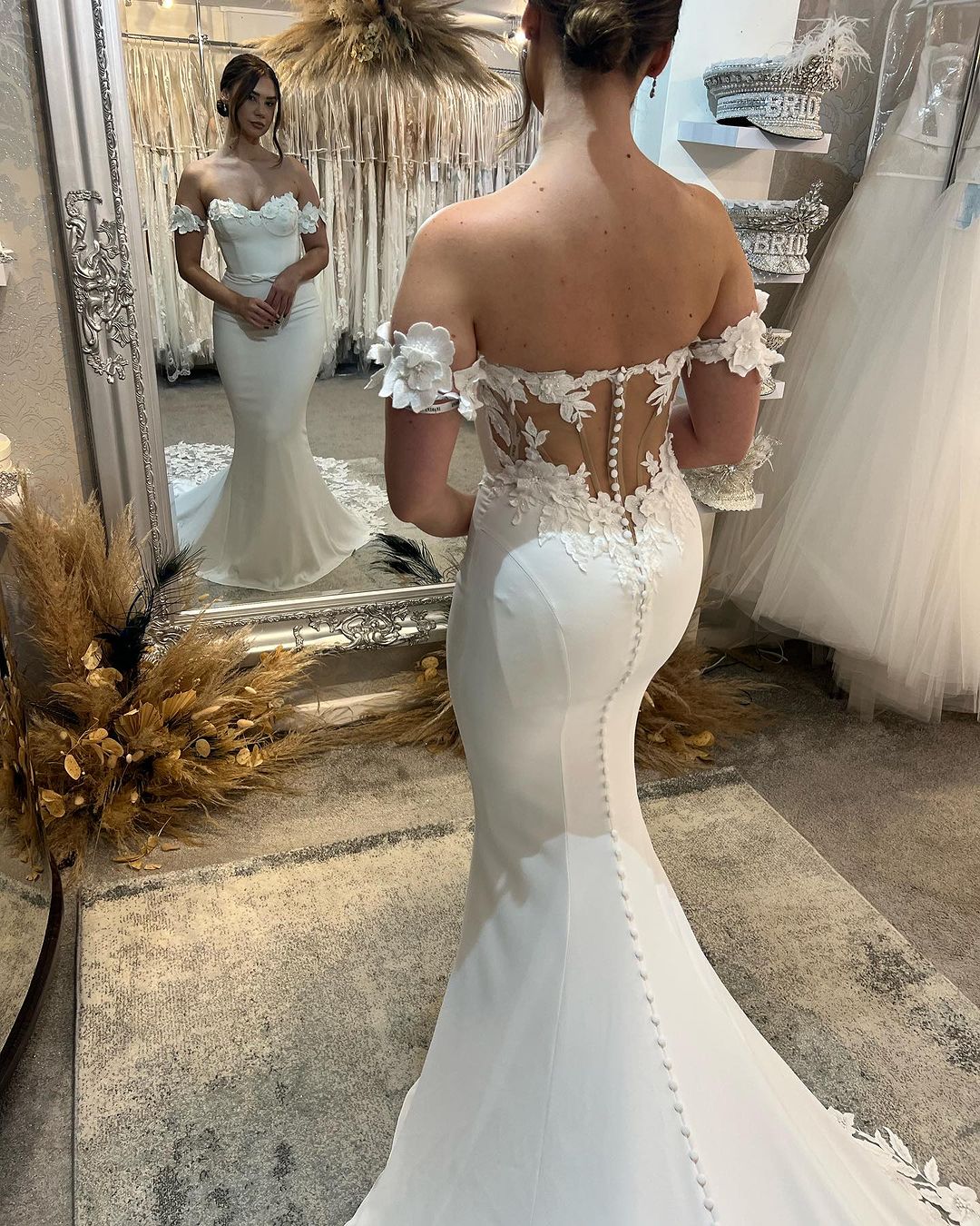 Robe de mariée longue blanche élégante sirène à épaules dénudées avec appliques et traîne