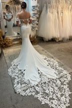 Robe de mariée longue blanche élégante sirène à épaules dénudées avec appliques et traîne