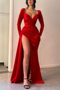 Elegante vestido de fiesta rojo con escote en V, corte A y manga larga
