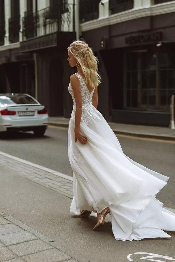 Robe de mariée élégante en dentelle, coupe évasée, col en V, pour mariage à la plage