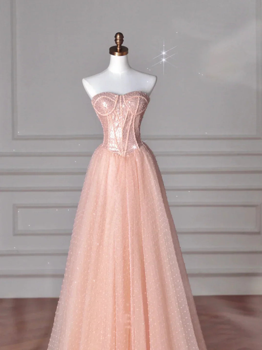 Vestido longo de baile de finalistas em tule com lantejoulas, cor pêssego rosada, sem alças, corte em linha A Y8645