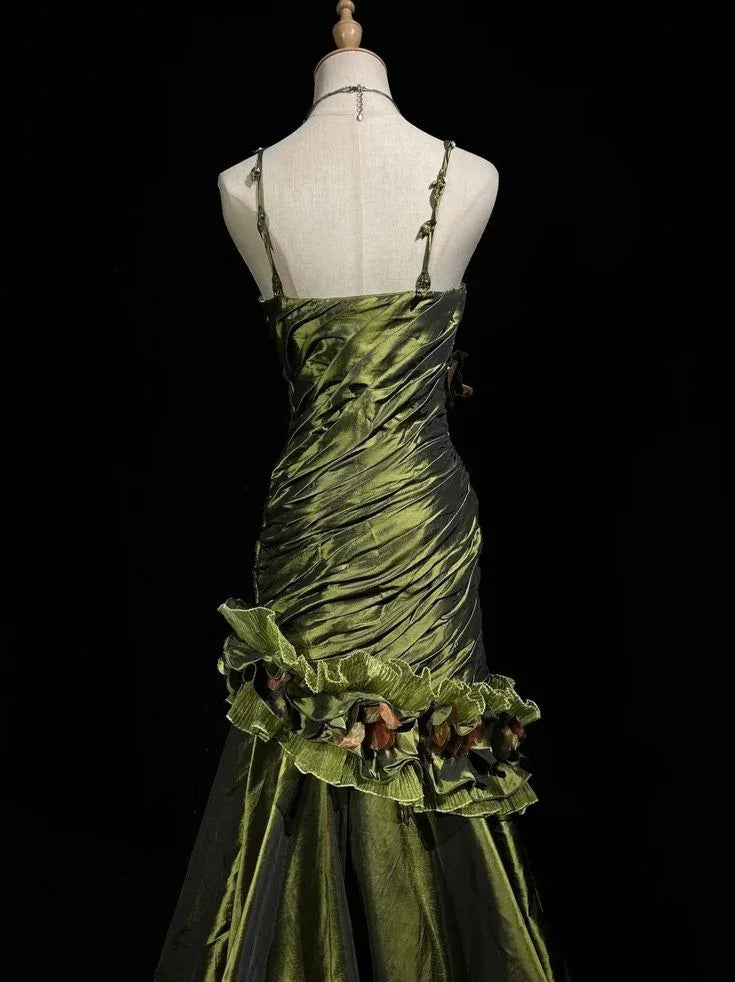 Vestido de Festa Vintage Verde Escuro em Cetim com Decote Irregular, Bordado com Contas, Modelo Sereia com Franzidos Y8560