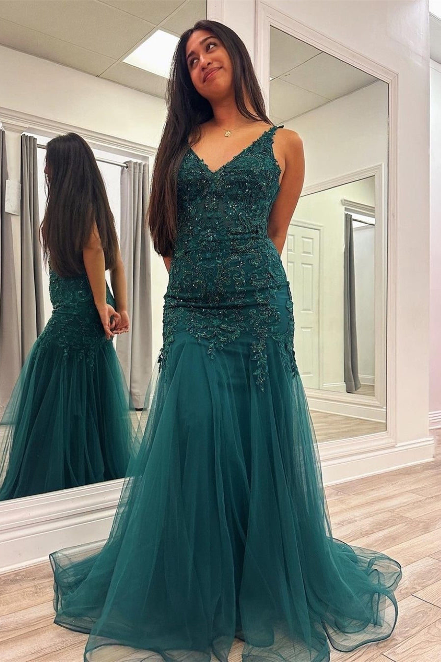 Pfauen-Meerjungfrau-Stil, V-Ausschnitt, Applikationen, Tüll, langes Ballkleid