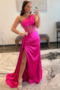 Vestido longo de cetim para baile com um ombro só e pregas