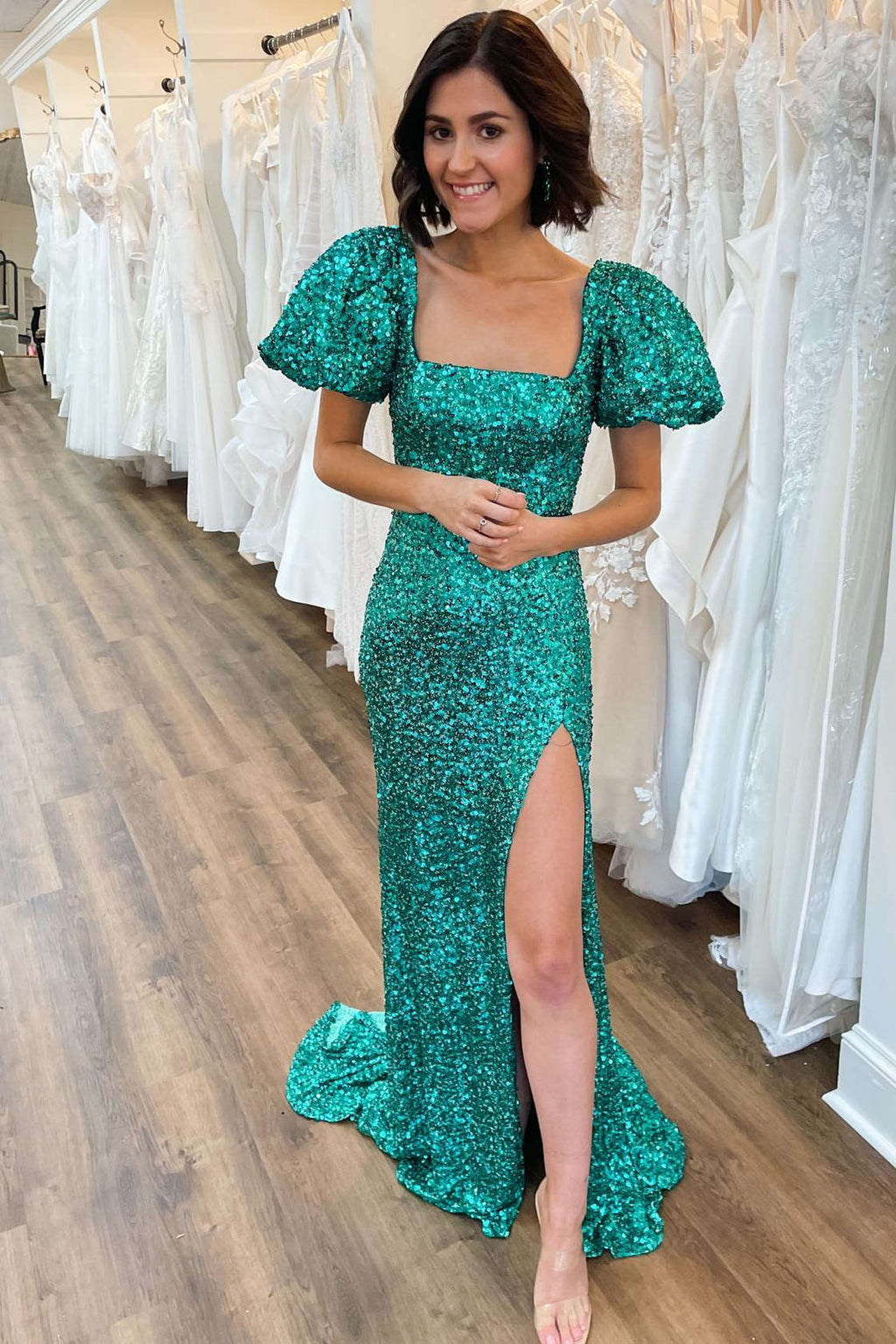 Abito da sera sirena verde smeraldo con paillettes e scollo quadrato