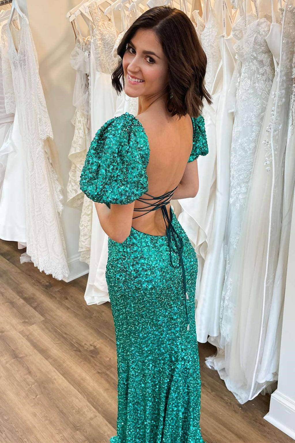 Abito da sera sirena verde smeraldo con paillettes e scollo quadrato
