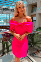 Abito rosa Barbie per festa di fine anno con scollo a fascia sulle spalle