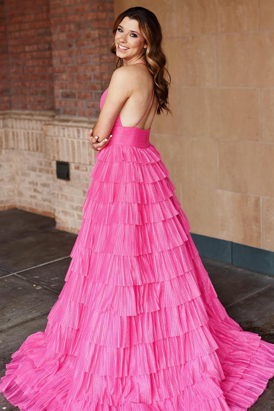 Zhuri | Vestido Formal com Folhos em Camadas e Alças Plissadas Magenta