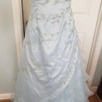Vestido de baile elegante azul gelo com lantejoulas e contas, vestido de baile em linha A com camadas de tule Y7931