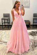 Vestido Formal Longo de Tule Rosa com Decote em V Profundo e Costas Descobertas com Penas