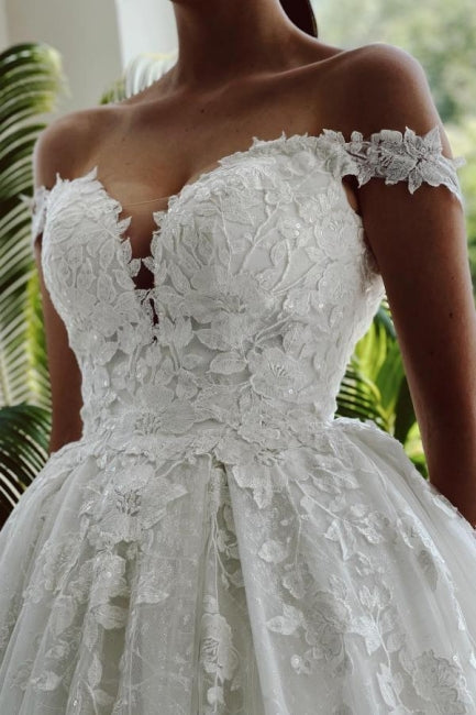 Vestidos de Noiva Compridos em Linha A com Decote Coração, Ombros Descobertos, Aplicações em Tule e Renda