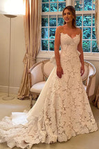 Robe de mariée ivoire bohème en ligne A sans bretelles en dentelle florale avec nœud en satin