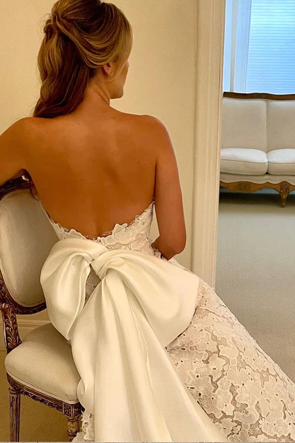 Robe de mariée ivoire bohème en ligne A sans bretelles en dentelle florale avec nœud en satin