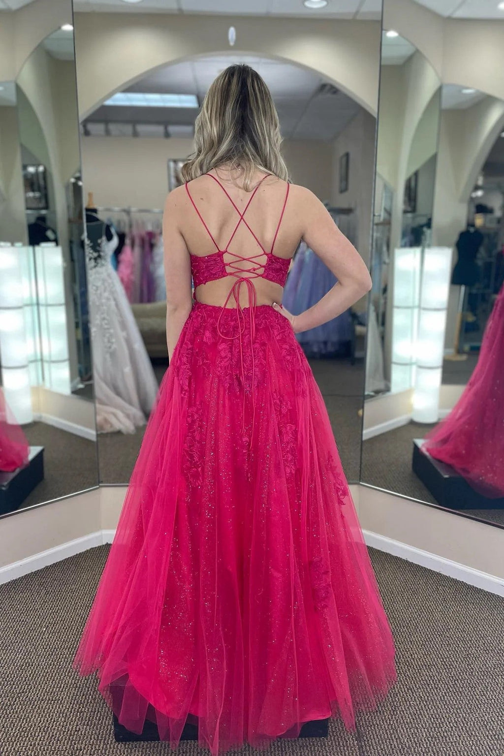 Vestido de Baile Longo Cor-de-Rosa Choque em Linha A, Decote Colher, Tule, Aplicações e Fenda