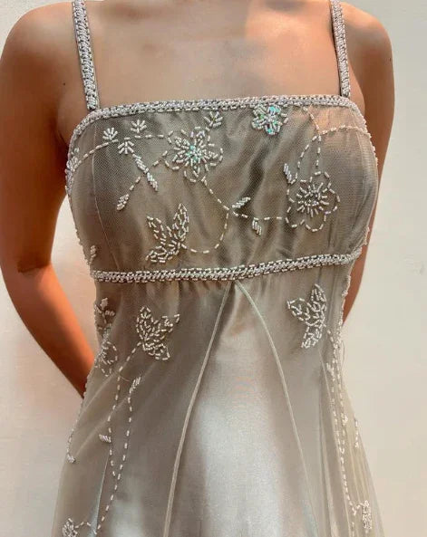 Vestido de Festa de Cetim com Alças Finas de Espaguete, Tule e Contas, Modelo Linha A, Vestido de Noite Y8139