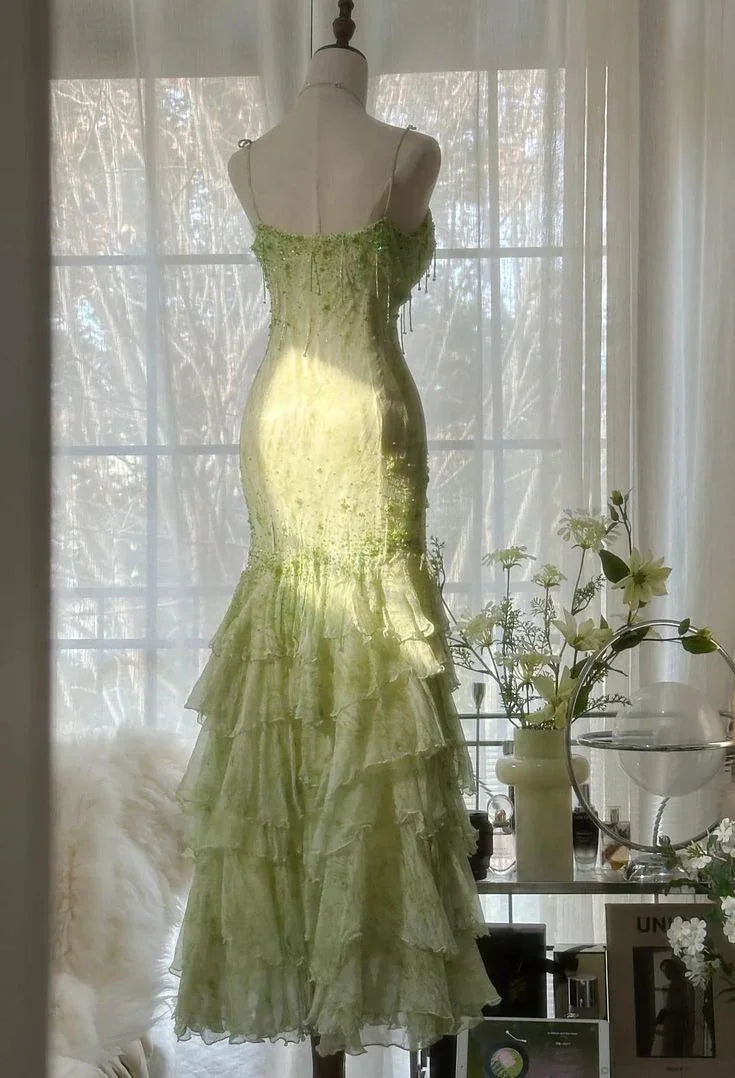 Vestido de Baile Longo Verde Esmeralda com Decote Coração, Camadas de Chiffon e Contas Y8558
