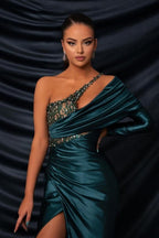 Robe de bal longue verte foncée glamour à une épaule avec perles, dentelle, manches longues et fente