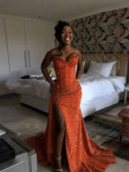 Vestido de baile longo de lantejoulas sereia sem alças com glitter e racha