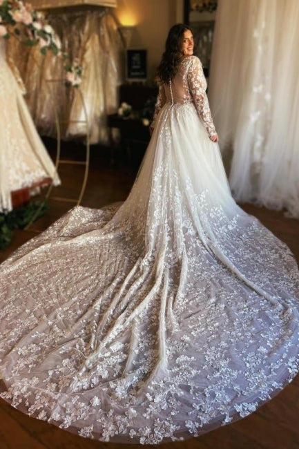 Hermosos vestidos de novia largos de encaje con escote en V, manga larga y cola