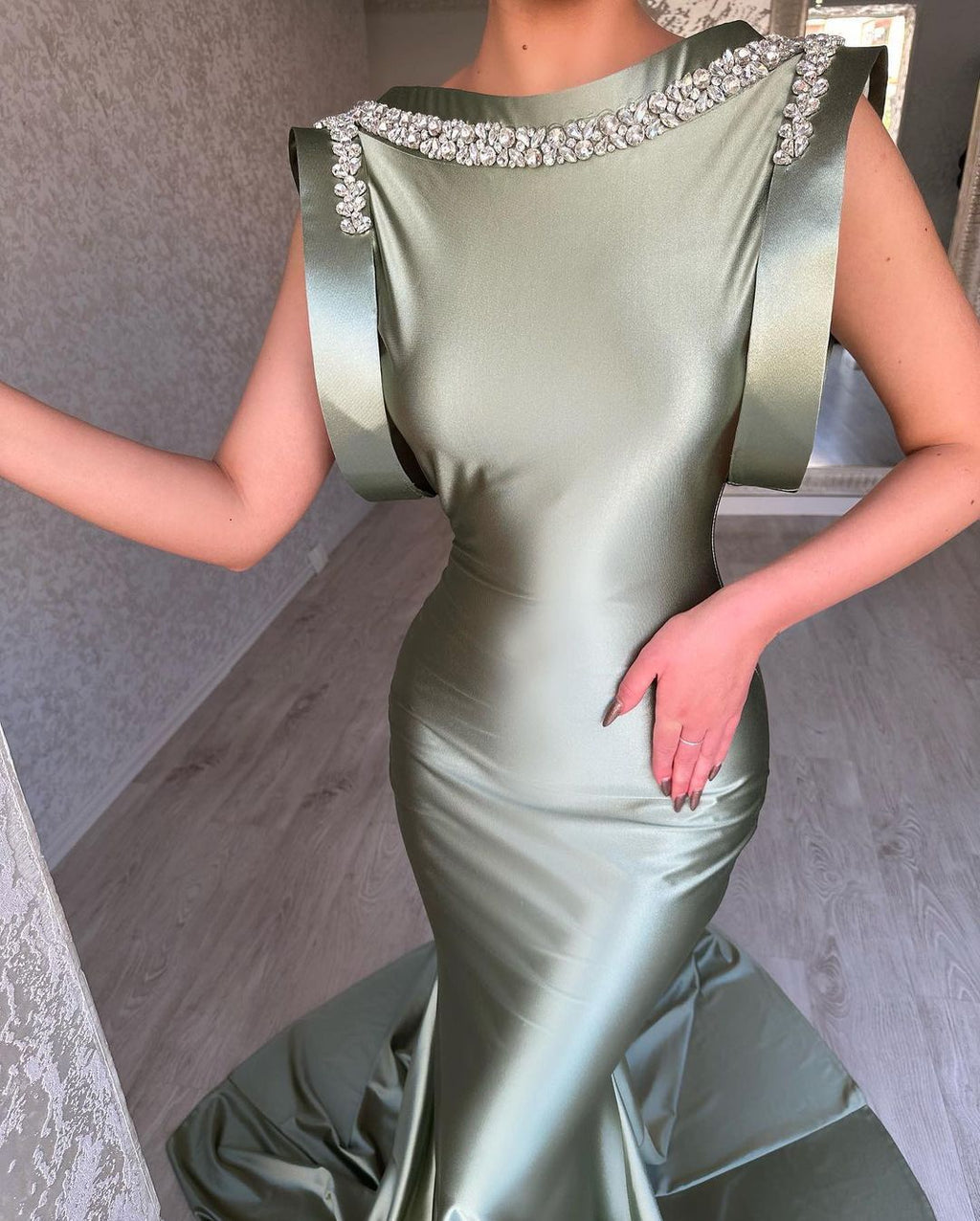 Superbe robe de bal longue sirène sans manches en satin sauge poussiéreuse avec strass