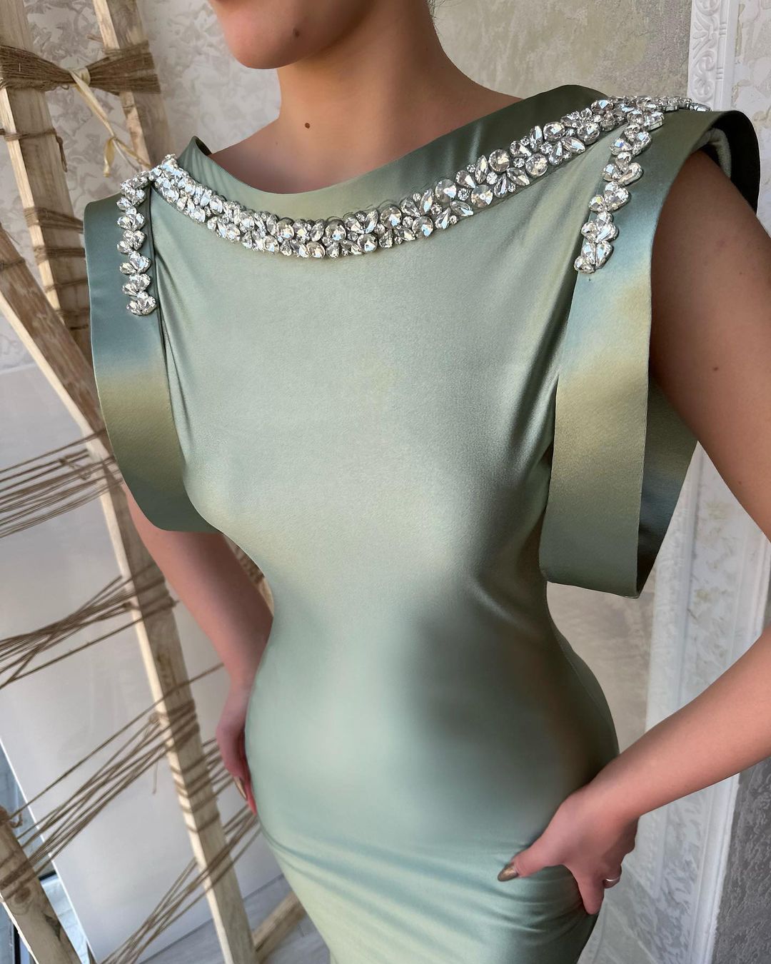 Superbe robe de bal longue sirène sans manches en satin sauge poussiéreuse avec strass