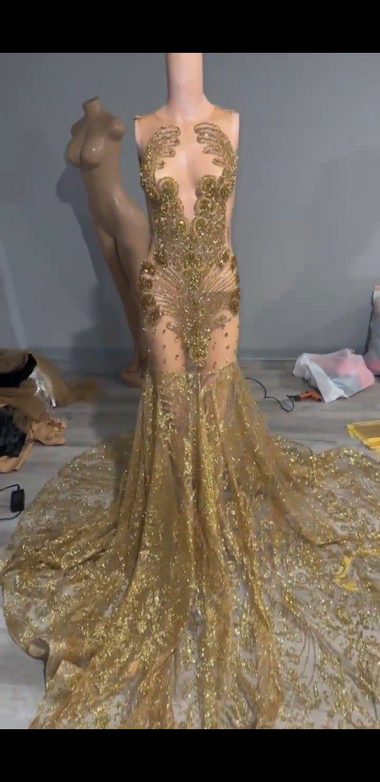 Splendido Abito Lungo Dorato da Sirena in Pizzo Senza Maniche, Sexy, per Ballo di Fine Anno