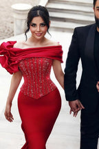 Superbes robes de bal longues rouges sirène à paillettes et perles, épaules dénudées, avec dentelle