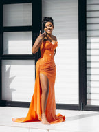 Vestido de baile longo de lantejoulas sereia sem alças com glitter e racha