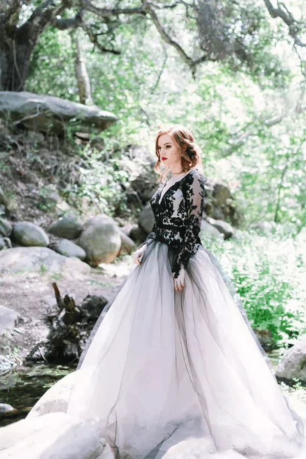 Hermoso vestido de novia de encaje negro con escote en V y manga larga
