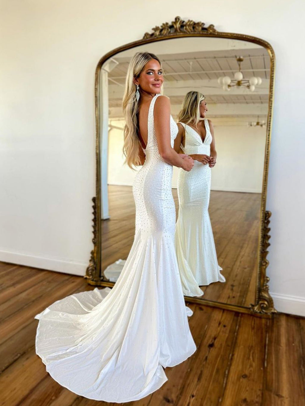 Mermaid Deep V-Neck Beaded Satin Long Prom Dress