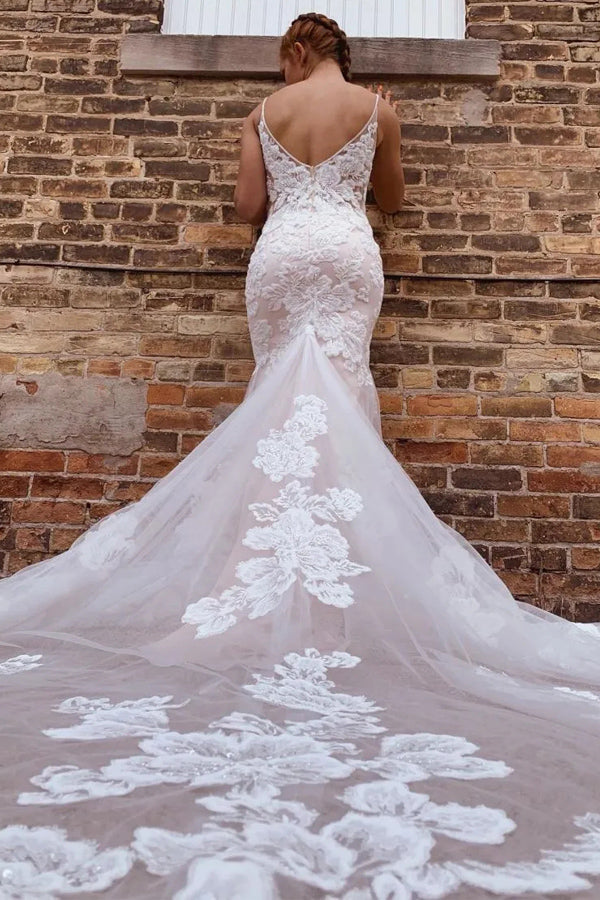 Vestidos de Noiva Lindos com Alças Finas Estilo Sereia e Aplicações