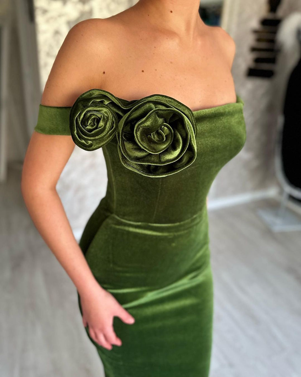 Robe de bal verte sirène à fleurs, épaules dénudées, avec volants et taches