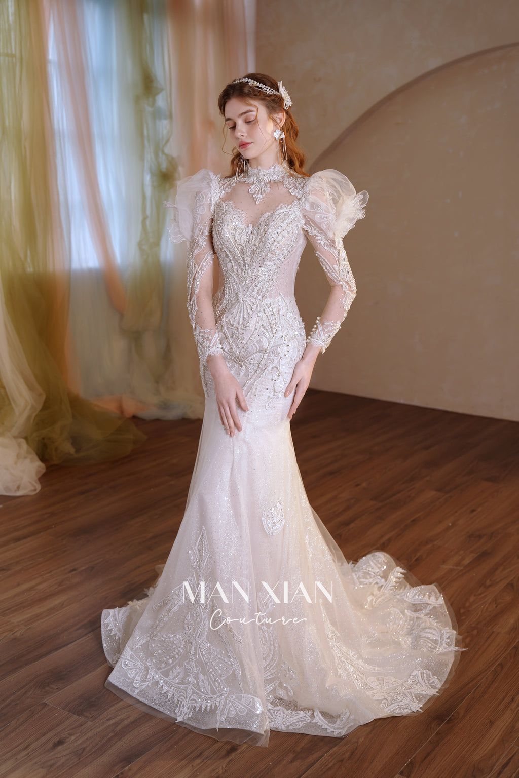 Vestido de Noiva Régio com Gola Alta, Cristais, Estilo Sereia, Saia de Baile Conversível e Laço Exagerado