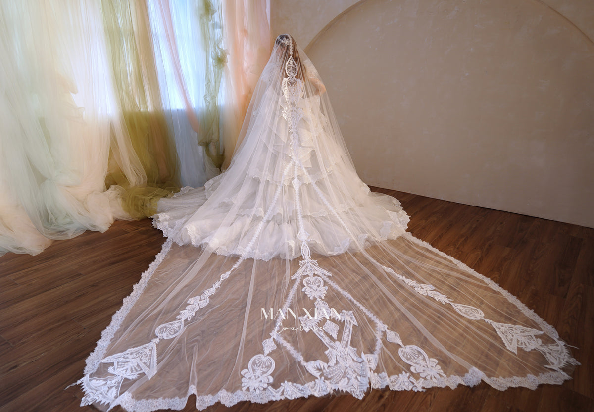 Vestido de Noiva Régio com Gola Alta, Cristais, Estilo Sereia, Saia de Baile Conversível e Laço Exagerado