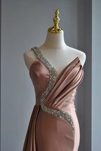 Vestido de Noite Longo de Cetim Rosa Chá com Contas de Cristal, Ombro Único, Modelo Sereia Y8519