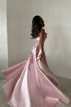 Vestido de Festa Formal Rosa Deslumbrante em Cetim com Aplicações e Sem Alças Y8427