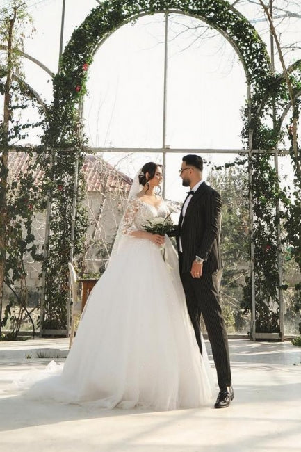 Vestido de novia princesa de corte A con escote en V y encaje de media manga