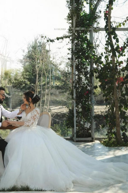 Vestido de novia princesa de corte A con escote en V y encaje de media manga