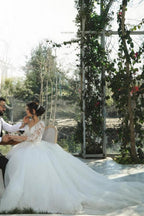 Vestido de novia princesa de corte A con escote en V y encaje de media manga