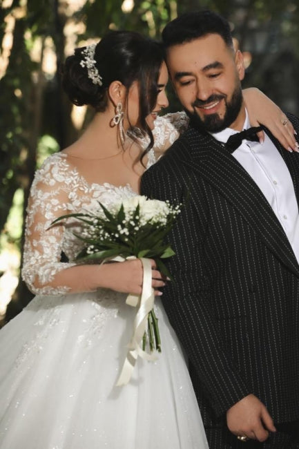 Vestido de novia princesa de corte A con escote en V y encaje de media manga