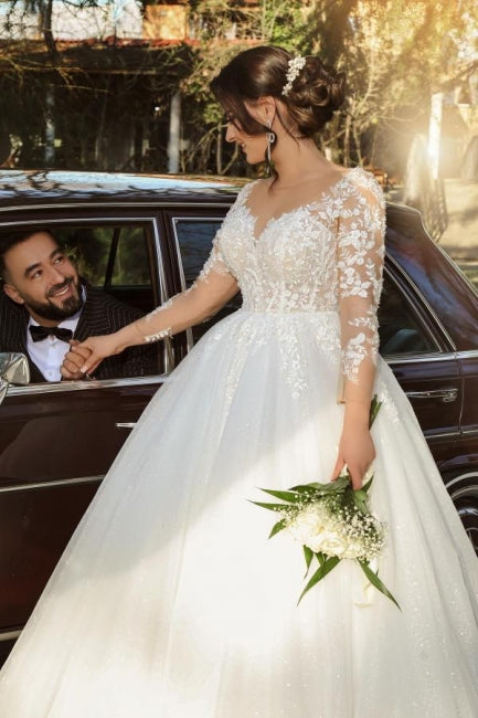 Vestido de novia princesa de corte A con escote en V y encaje de media manga