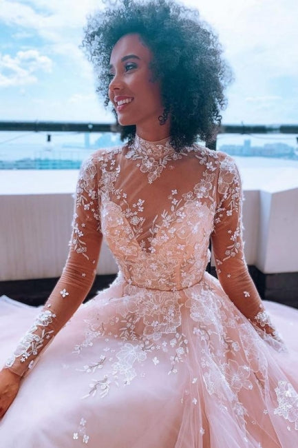 Vestido de novia elegante de cuello alto con encaje y mangas largas