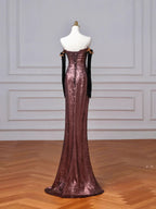 Vestido de Festa Longo Vintage em Cetim com Aplicações e Ombros Descobertos, Corte Sereia com Fenda, Modelo Y8613