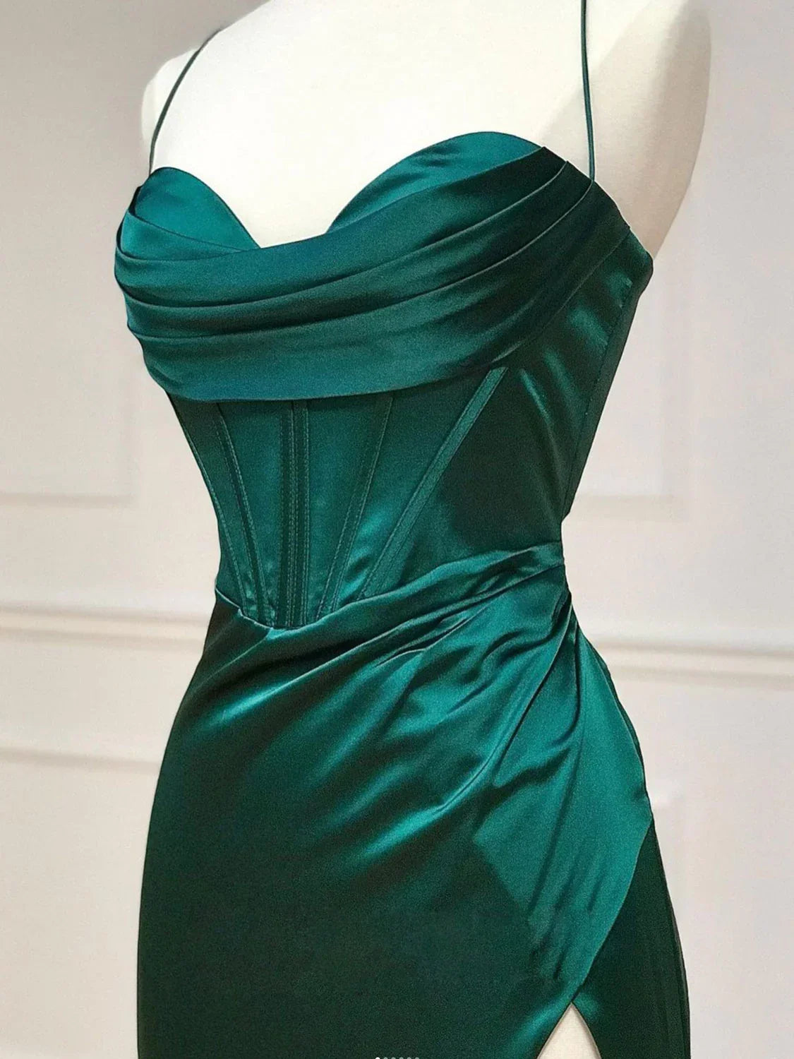 Vestido largo de satén para baile de graduación con escote corazón verde Vestidos de noche verdes Y4395