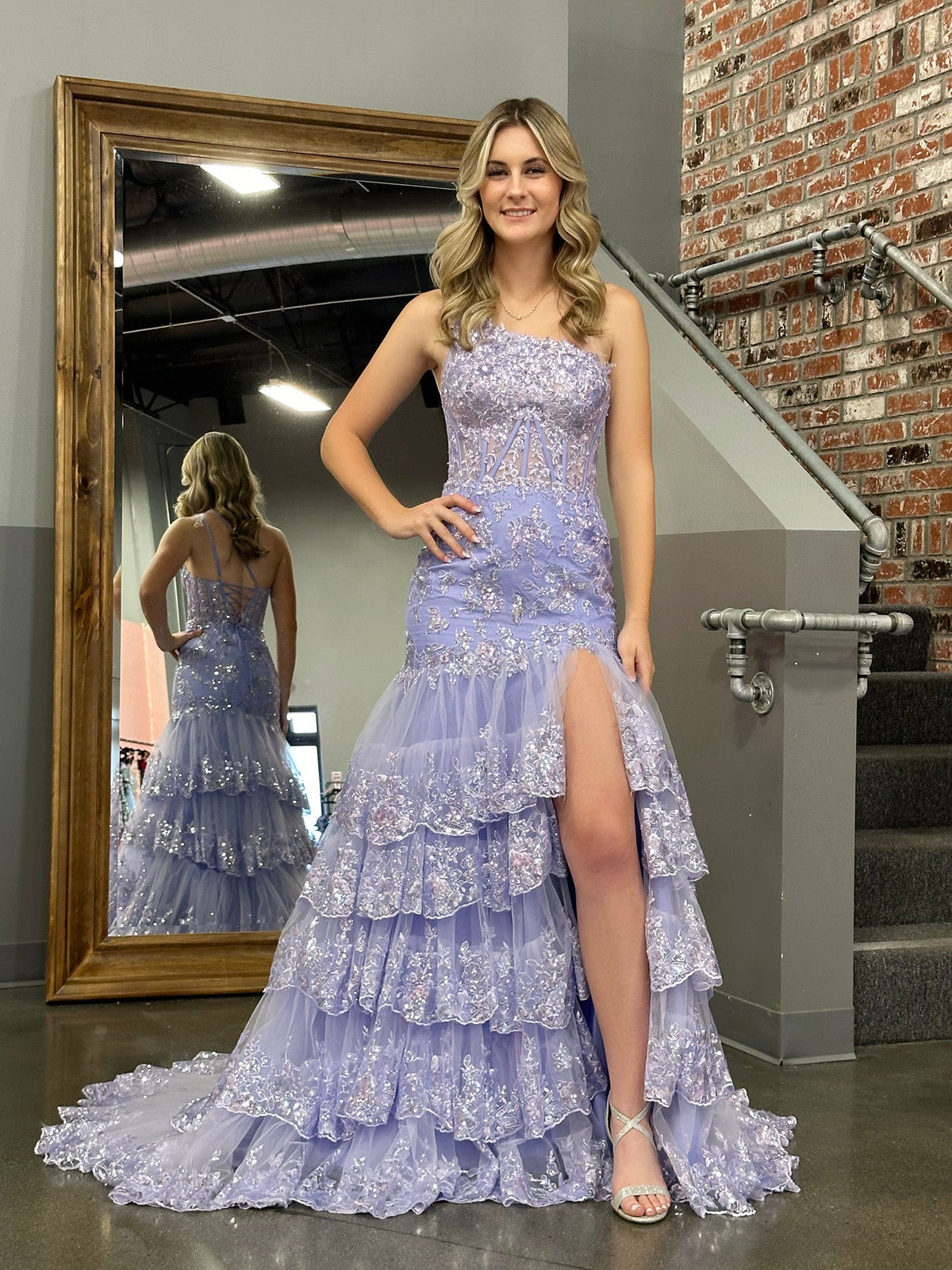 Roycebridal Andrea | Abito lungo da cerimonia in pizzo a balze con una spalla sola e taglio aderente