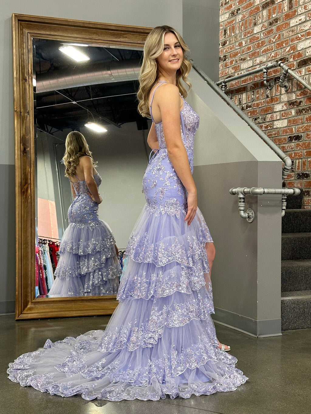 Roycebridal Andrea | Abito lungo da cerimonia in pizzo a balze con una spalla sola e taglio aderente